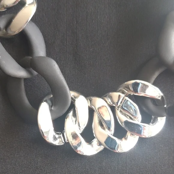 Silver and Black chainlink Necklace - Picture 2 of 3